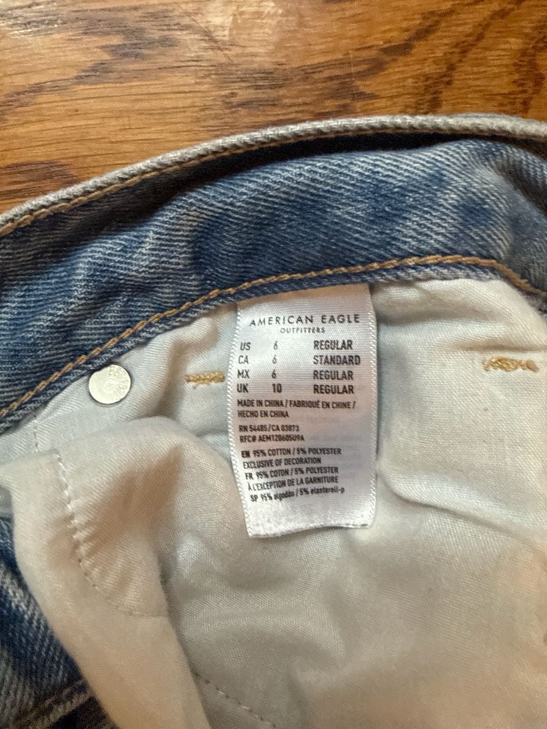 American Eagle Distressed Mom Jean Size 6 Regular 5