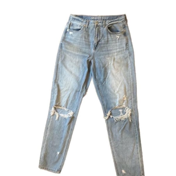 American Eagle Distressed Mom Jean Size 6 Regular