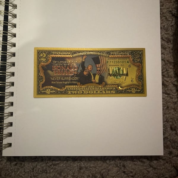 Donald Trump 'Never Surrender' Gold Foil Novelty $2 Bill Collectible Banknote