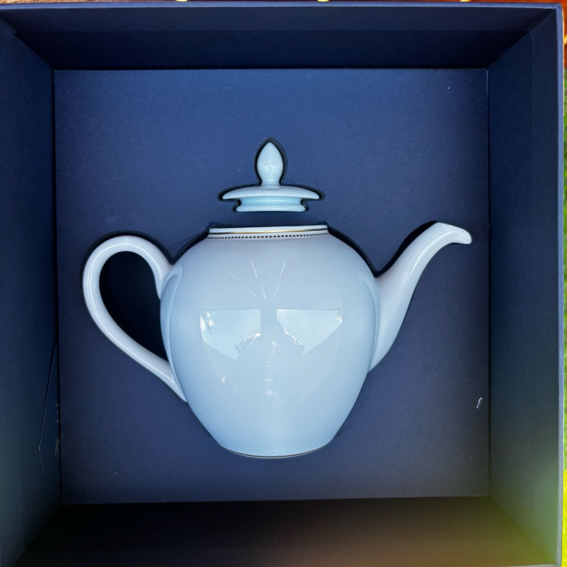 Harry Winston x MarieBelle Porcelain Teapot and Spring Blend Tea Gift Set 2