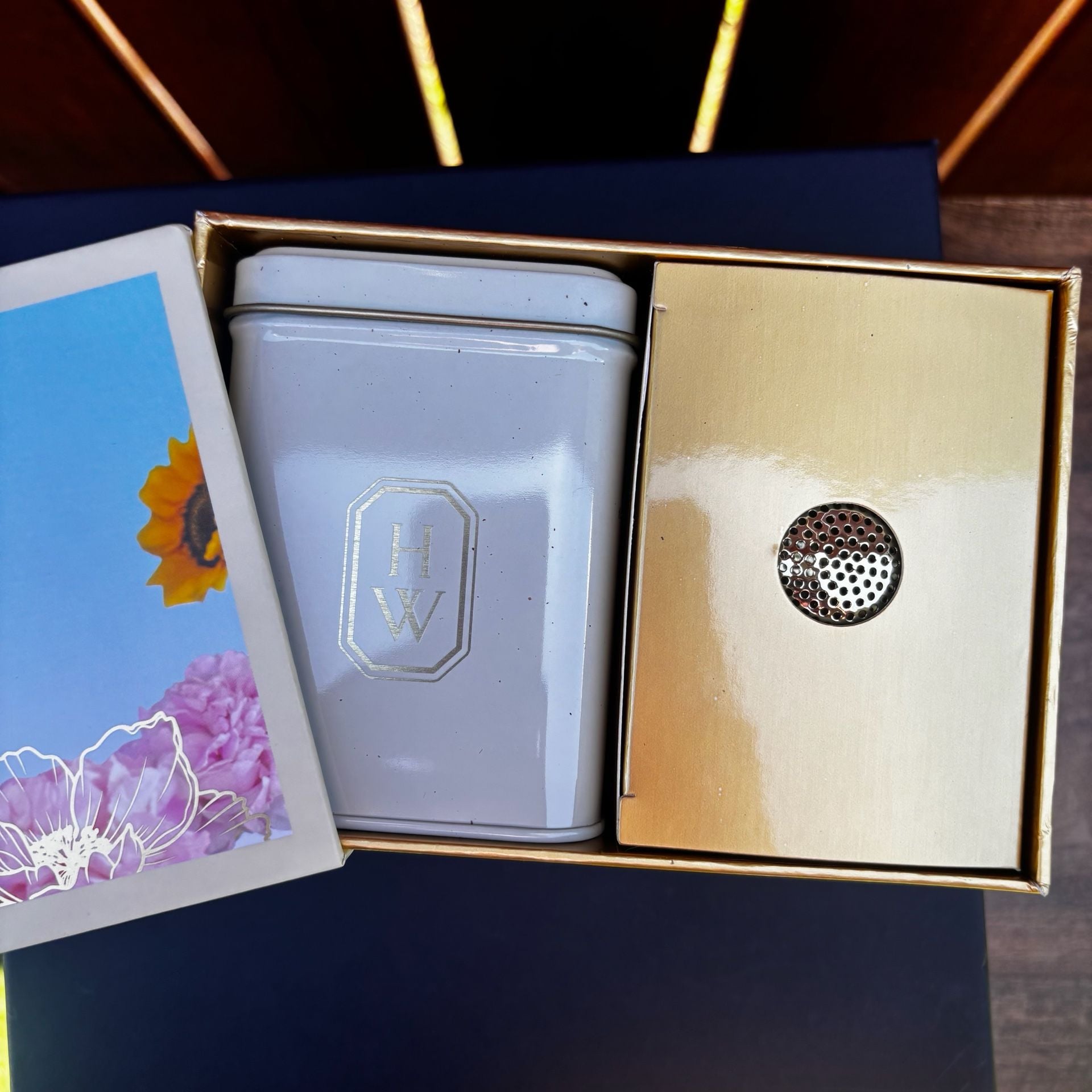Harry Winston x MarieBelle Porcelain Teapot and Spring Blend Tea Gift Set 5