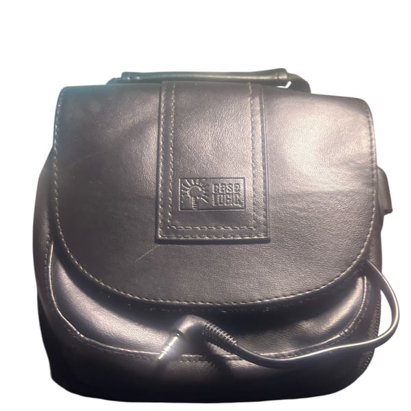 Case Logic Vintage Portable CD Player Carrying Case with Headphone Jack