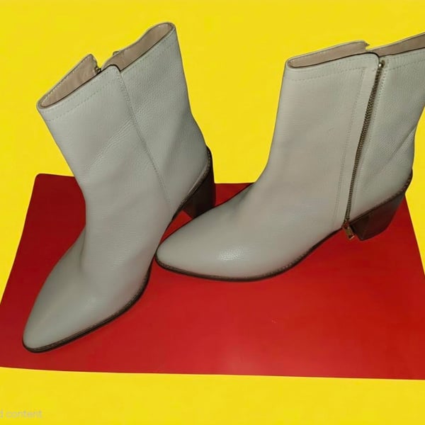 Seychelles Desirable Leather Boots - PapillonStyles Women's Size 10M New