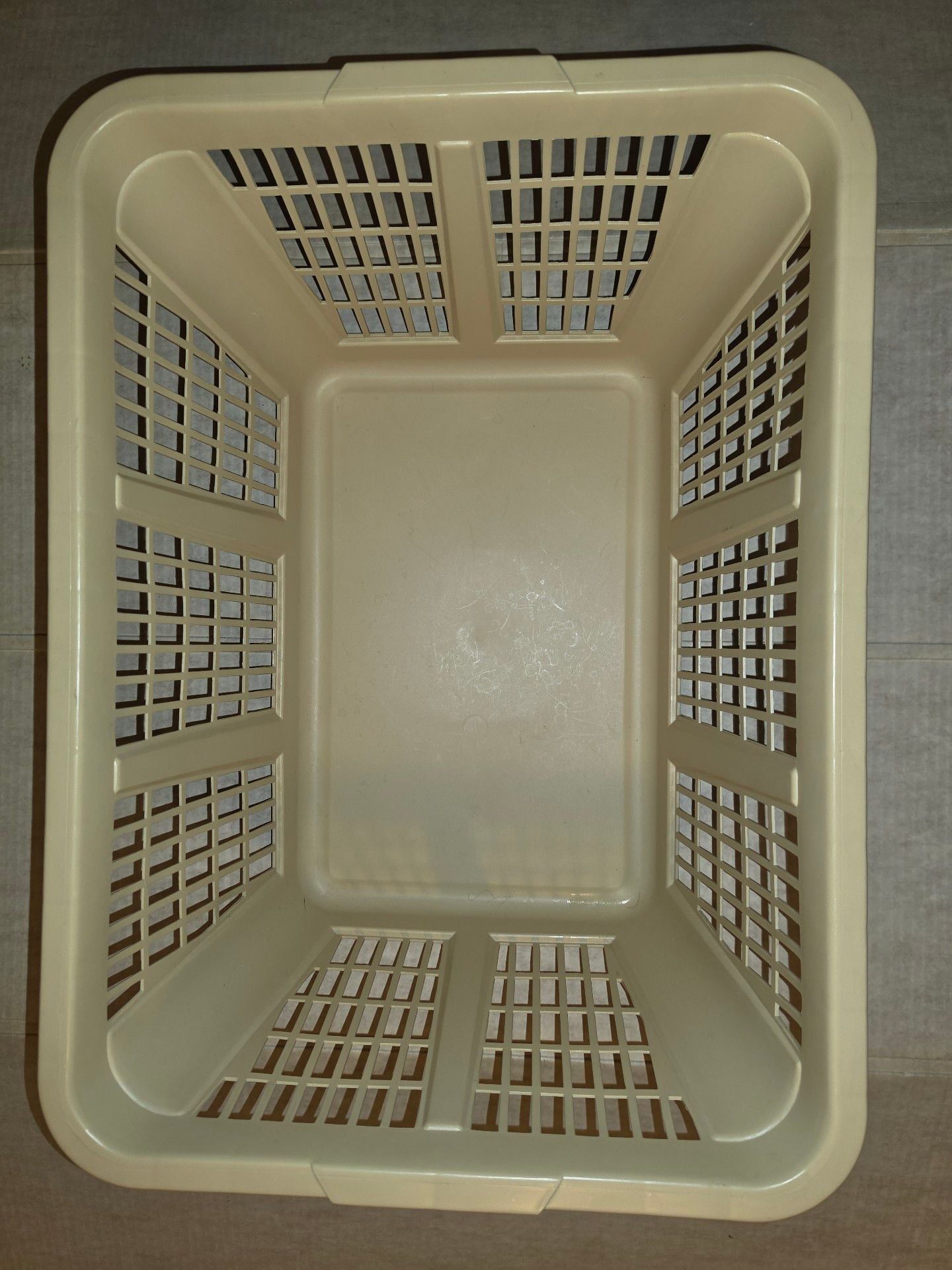 Vintage Rubbermaid No. 2965 Laundry Basket Almond Beige – USA 1