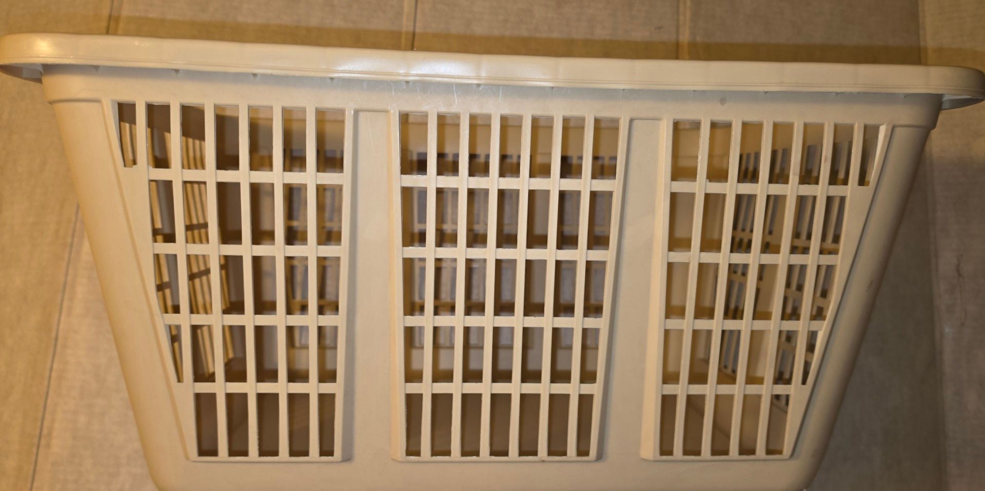 Vintage Rubbermaid No. 2965 Laundry Basket Almond Beige – USA 21