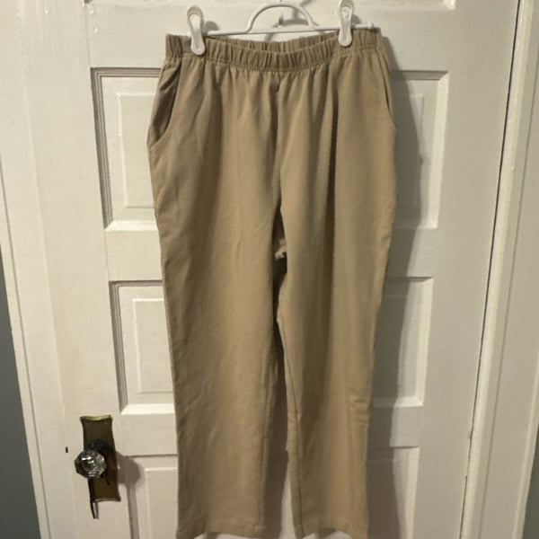 L.L.Bean Women's Comfort Waist Pull-On Pants Khaki Size M REG