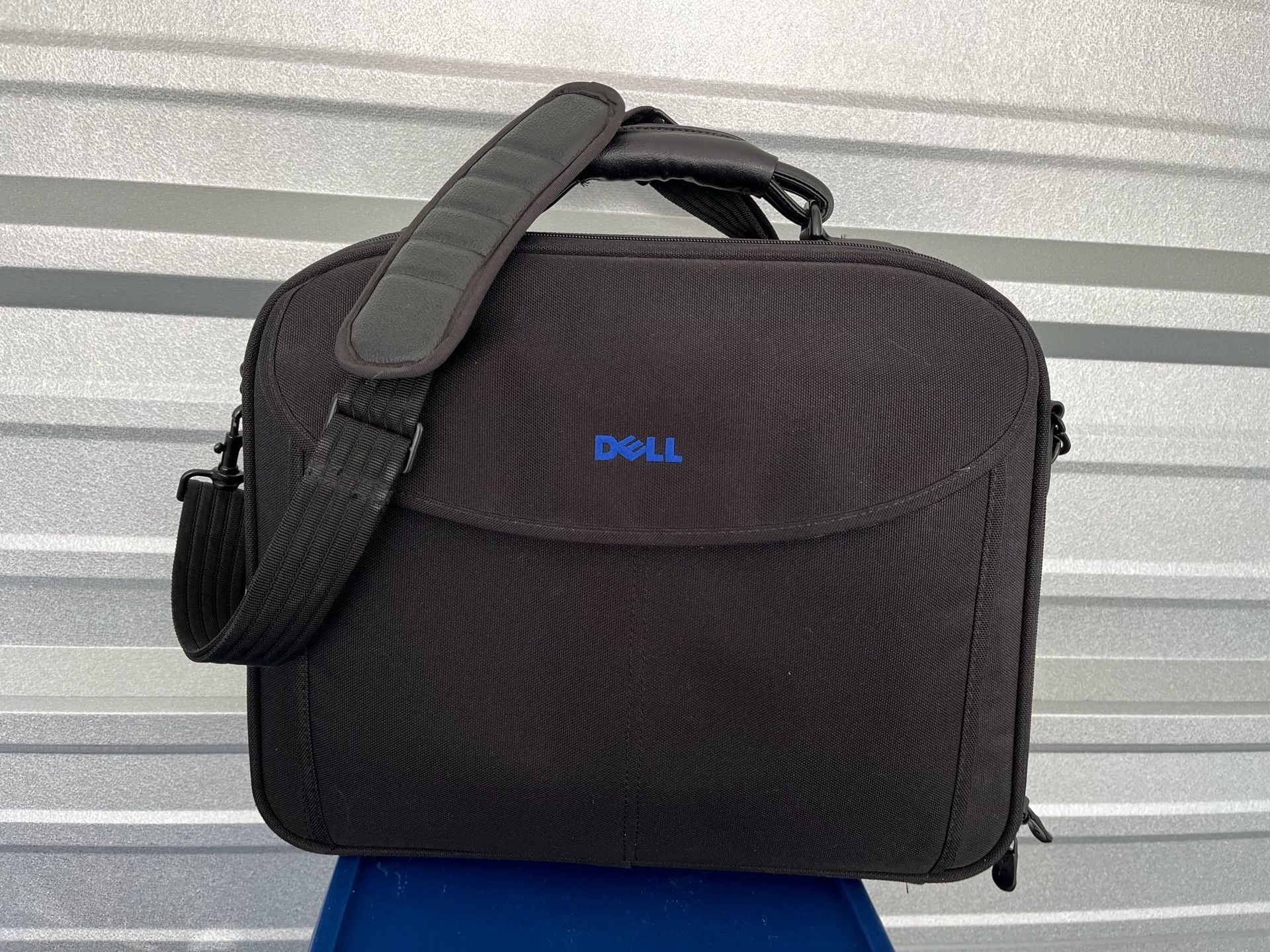 Dell Black Nylon Laptop Carrying Case Messenger Bag with Shoulder Strap 1