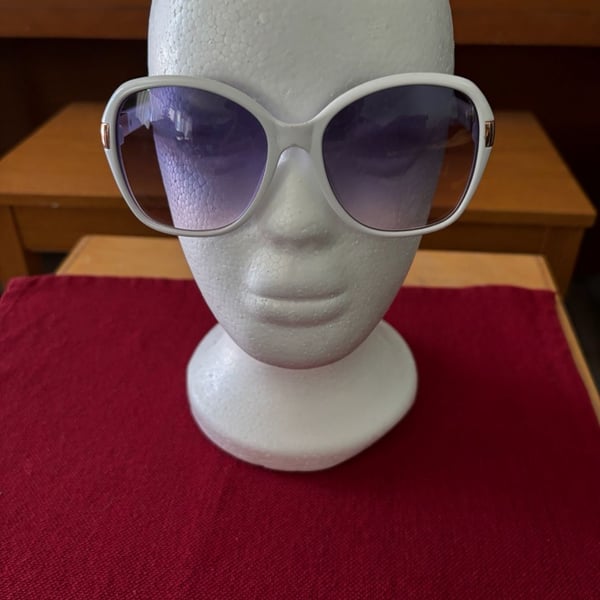Guess GF0371 21T White Square Sunglasses 57-17 135 with Case