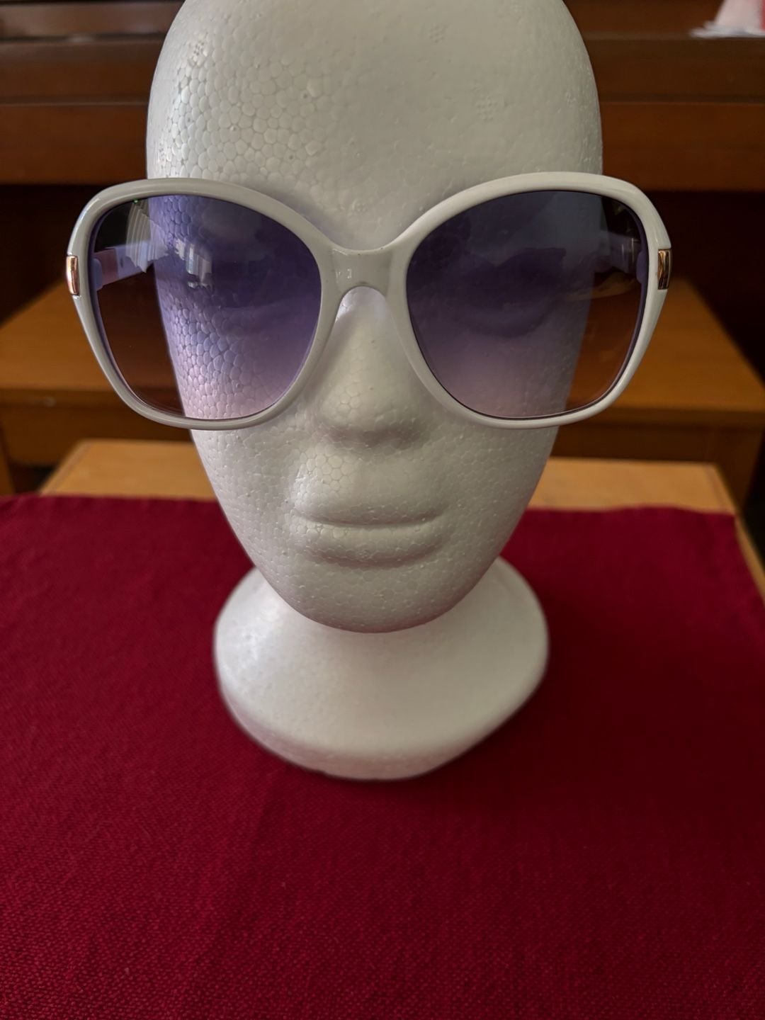 Guess GF0371 21T White Square Sunglasses 57-17 135 with Case 3