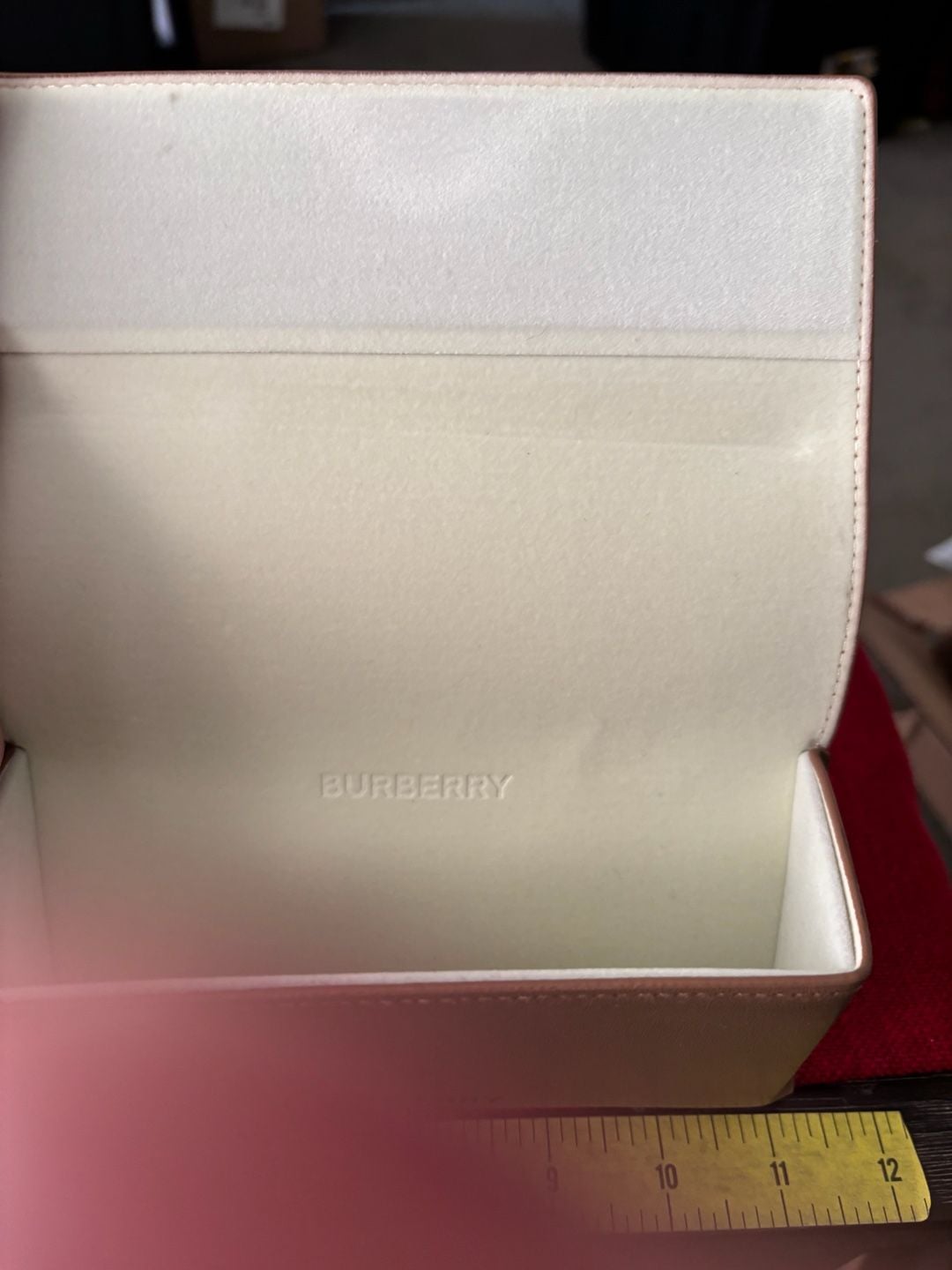 Burberry London England Eyeglasses Sunglass Case Tan Magnetic Close Soft Leather 10