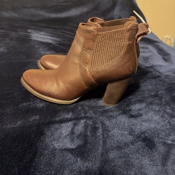 UGG