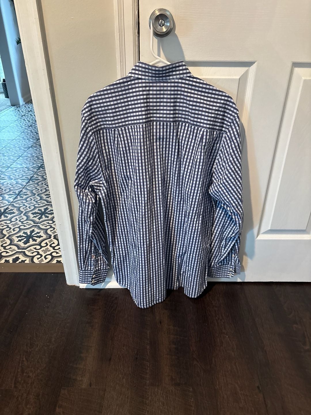 Tommy Bahama Men's Long Sleeve Blue and White Gingham Plaid Cotton Dress Shirt 8