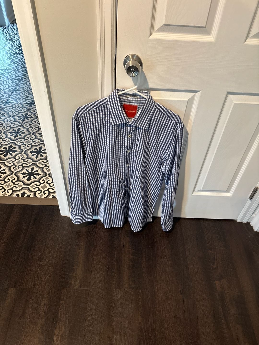 Tommy Bahama Men's Long Sleeve Blue and White Gingham Plaid Cotton Dress Shirt 9