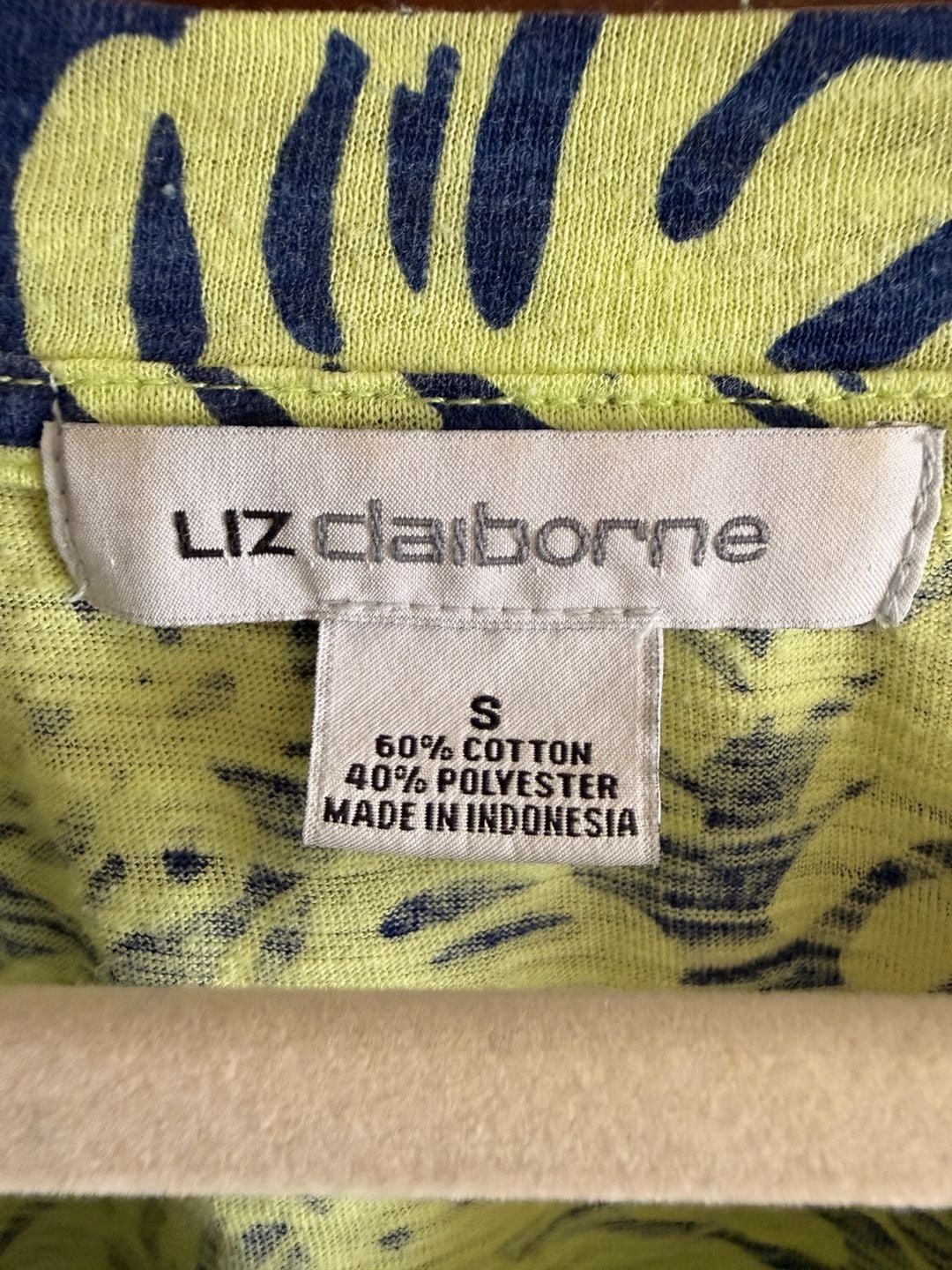 Liz Claiborne Yellow and Blue Monstera Leaf Print V-Neck Short Sleeve Tee 7
