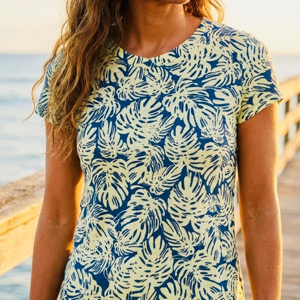 Liz Claiborne Yellow and Blue Monstera Leaf Print V-Neck Short Sleeve Tee