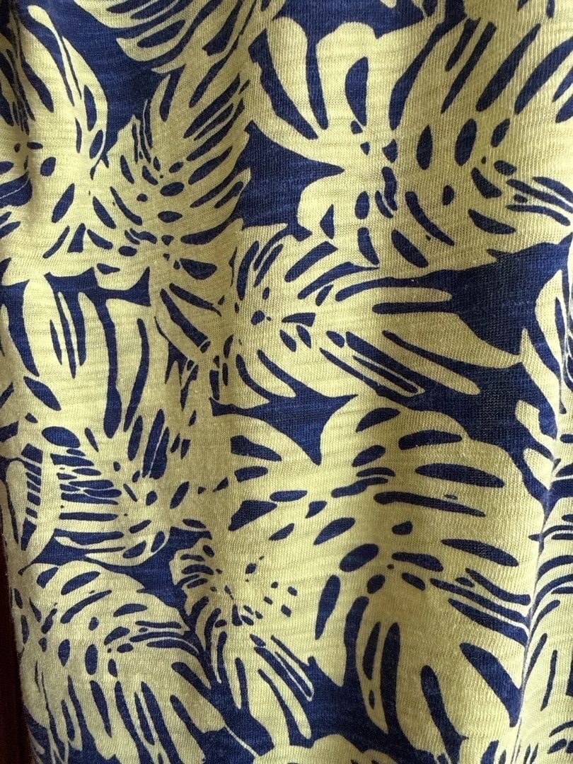 Liz Claiborne Yellow and Blue Monstera Leaf Print V-Neck Short Sleeve Tee 6