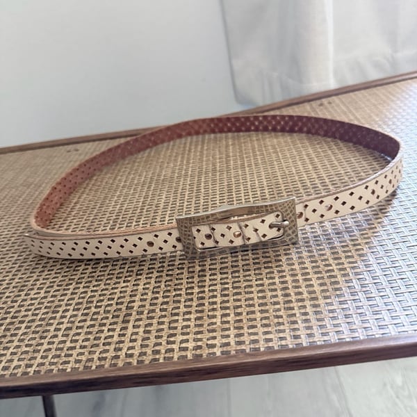 ALAÏA Vienne Laser-Cut Leather Thin Belt in Blanc Optique