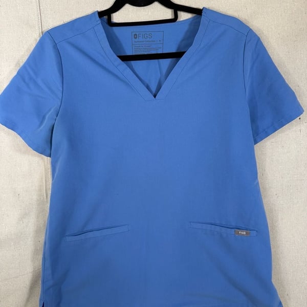 FIGS Technical Collection Casma V-Neck Scrub Top