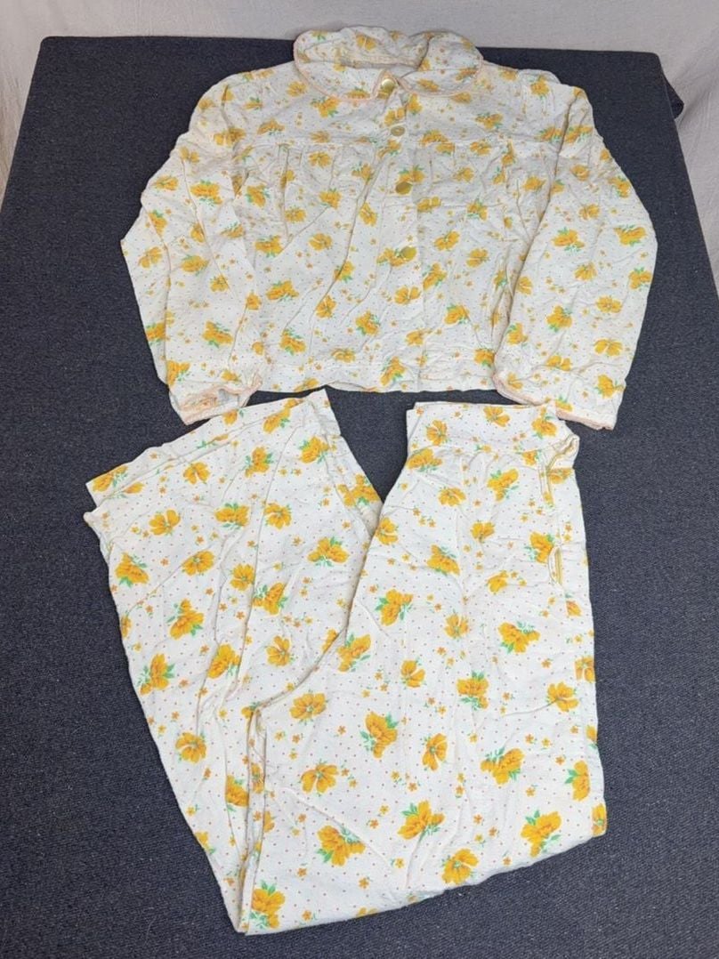 Vintage Yellow Floral Button Down Pajama Set Two Piece Sleepwear Medium 1