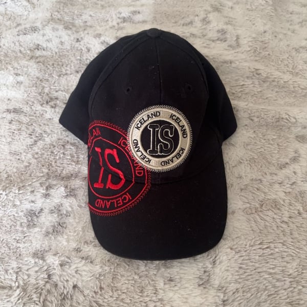 Robin Ruth Iceland Embroidered Patch Adjustable Baseball Cap Black