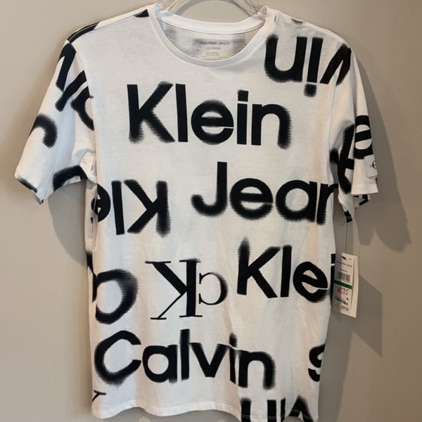 Calvin Klein Boys' Short Sleeve Graphic Crew Neck. Size L, 14/16