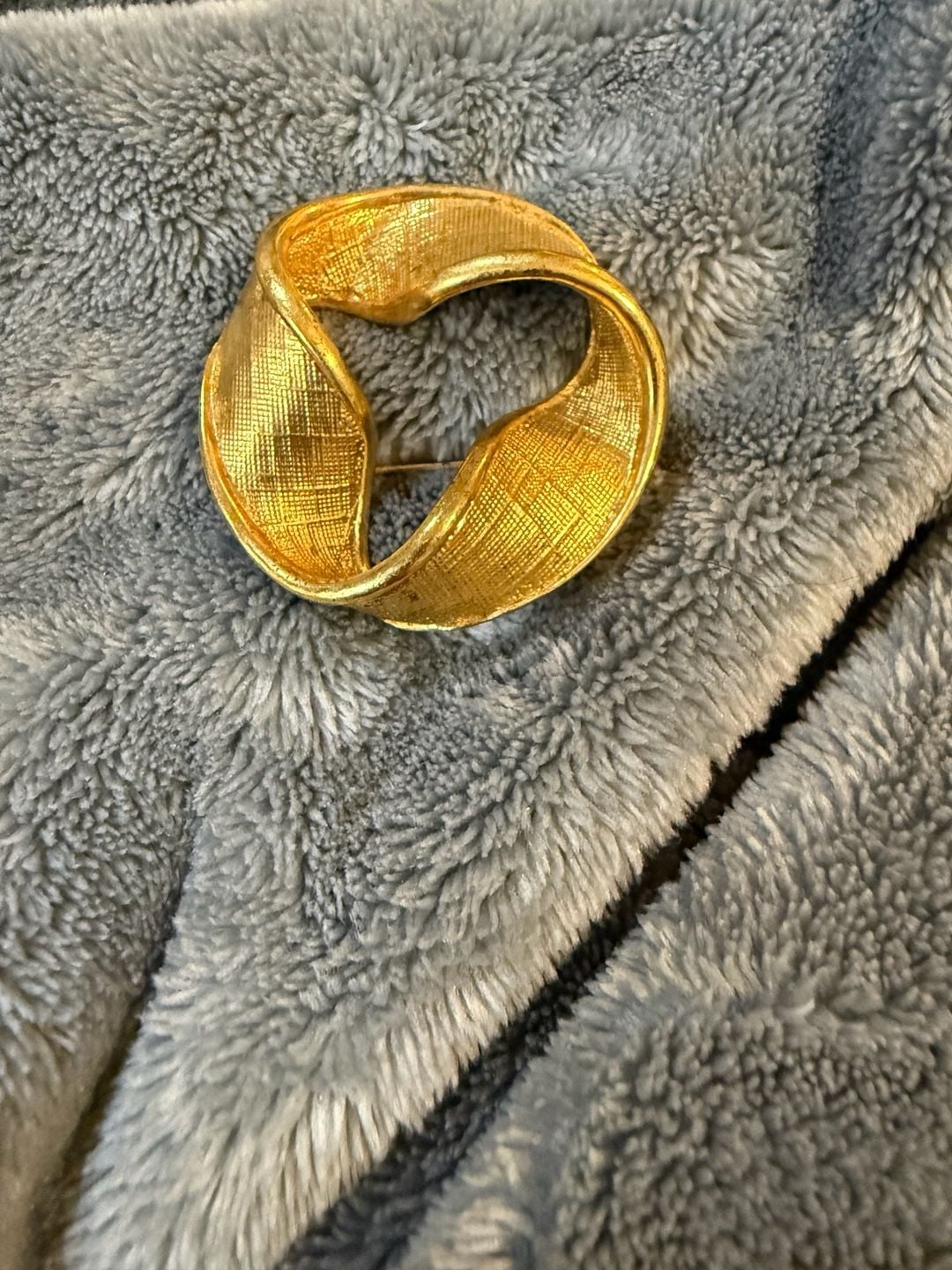 Napier Vintage Gold Tone Textured Twisted Wreath Brooch Pin 2