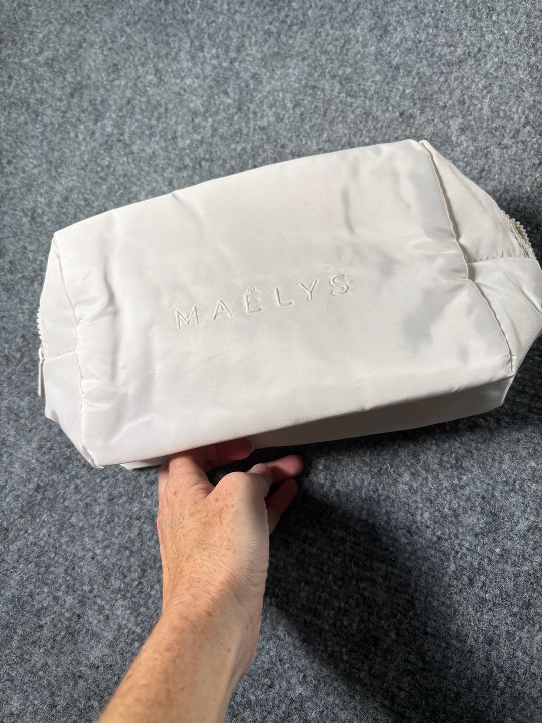 NEW Maelys White Toiletry Cosmetic bag D04JL 2