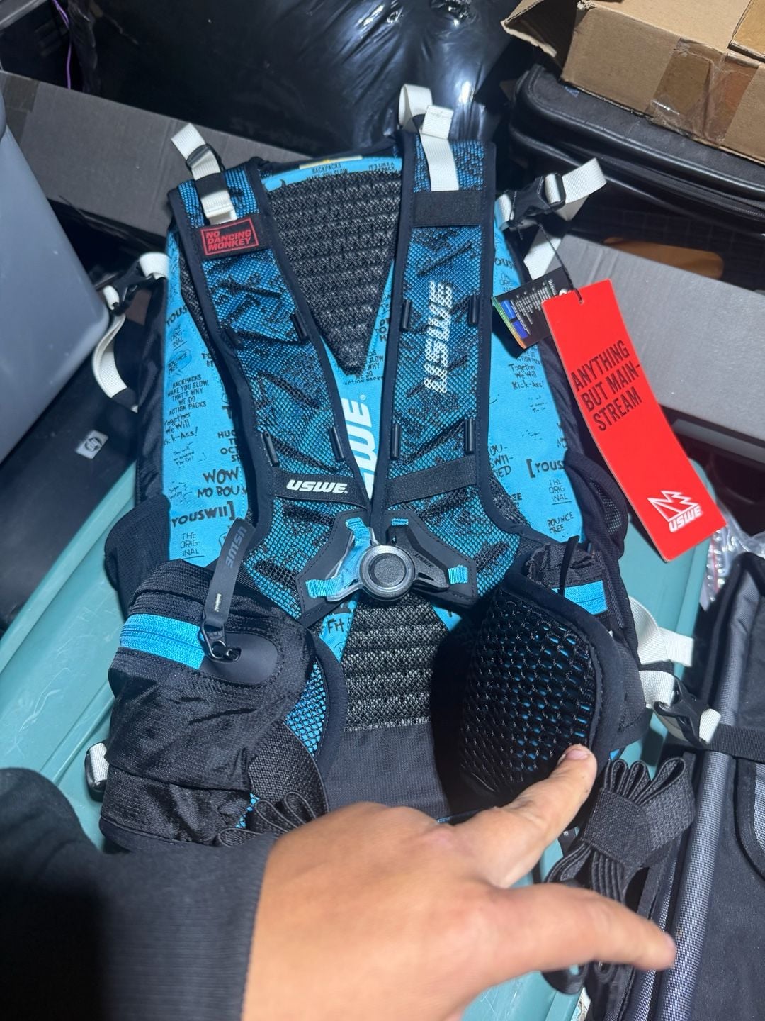 USWE Shred 16 Hydration Backpack Black/Blue 2