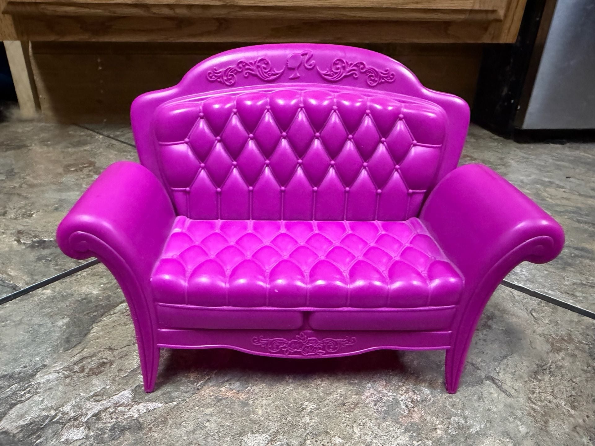 Vintage Barbie Pink Couch Sofa. 2008 Mattel Inc Chair Sit Toy Child Furniture 1