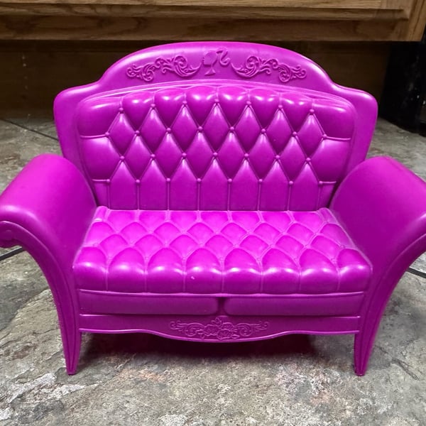 Vintage Barbie Pink Couch Sofa. 2008 Mattel Inc Chair Sit Toy Child Furniture