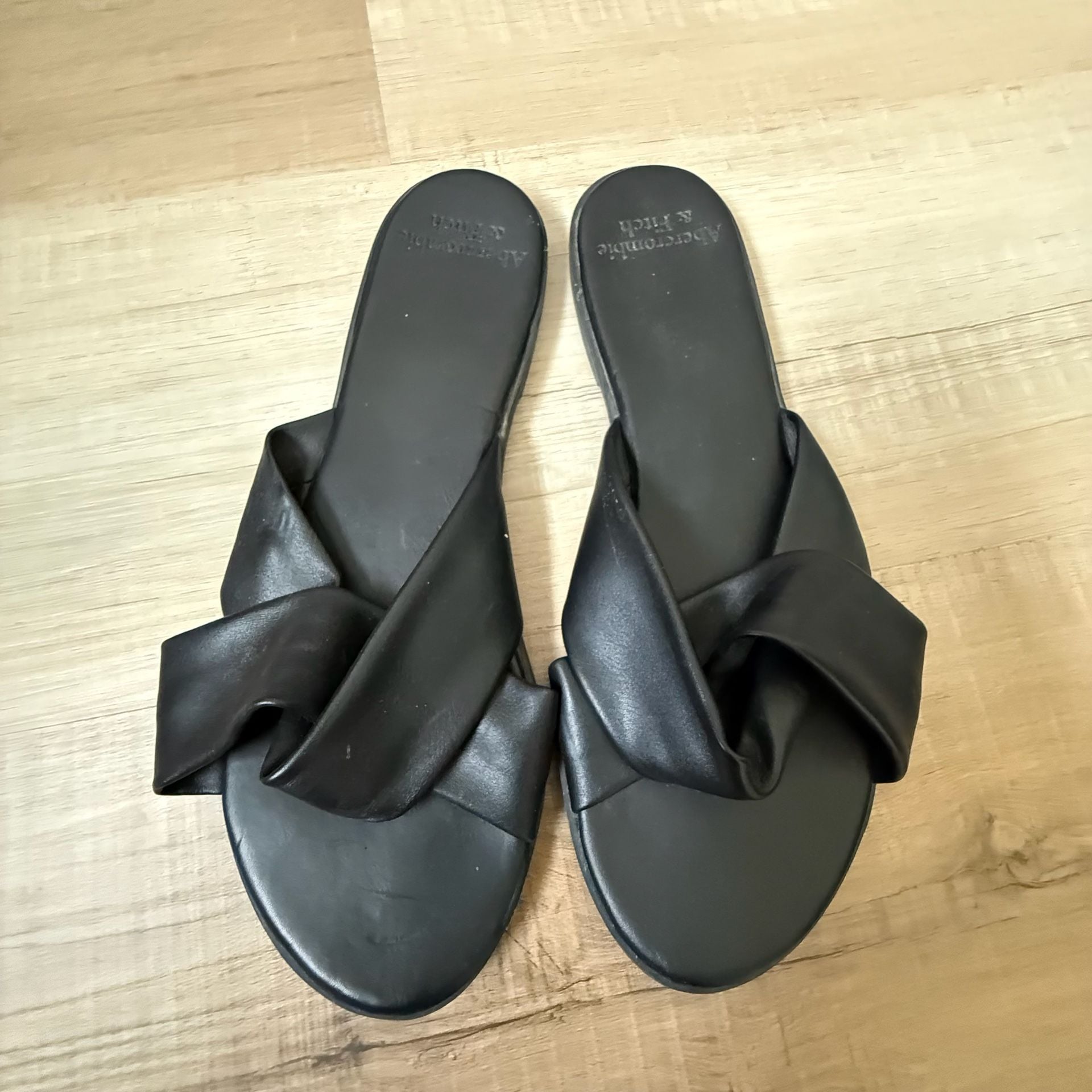 Abercrombie & Fitch Black Faux Leather Twist Strap Slide Sandals 2