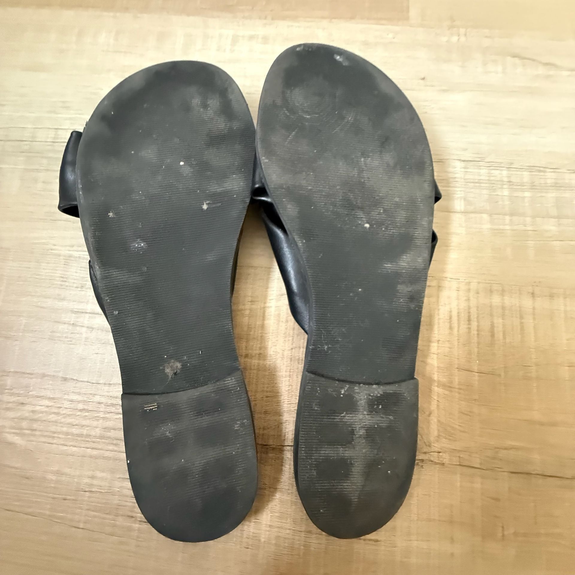 Abercrombie & Fitch Black Faux Leather Twist Strap Slide Sandals 4