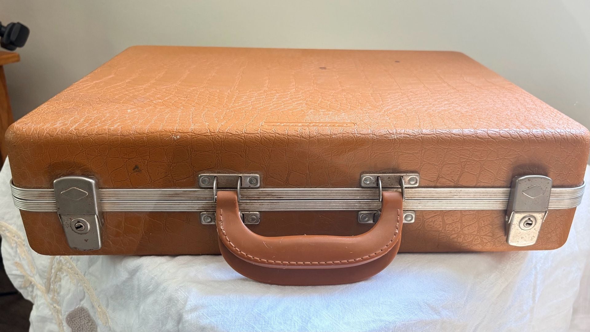 Vintage Gun Guard Hard Shell Protective Case with Foam Interior 9