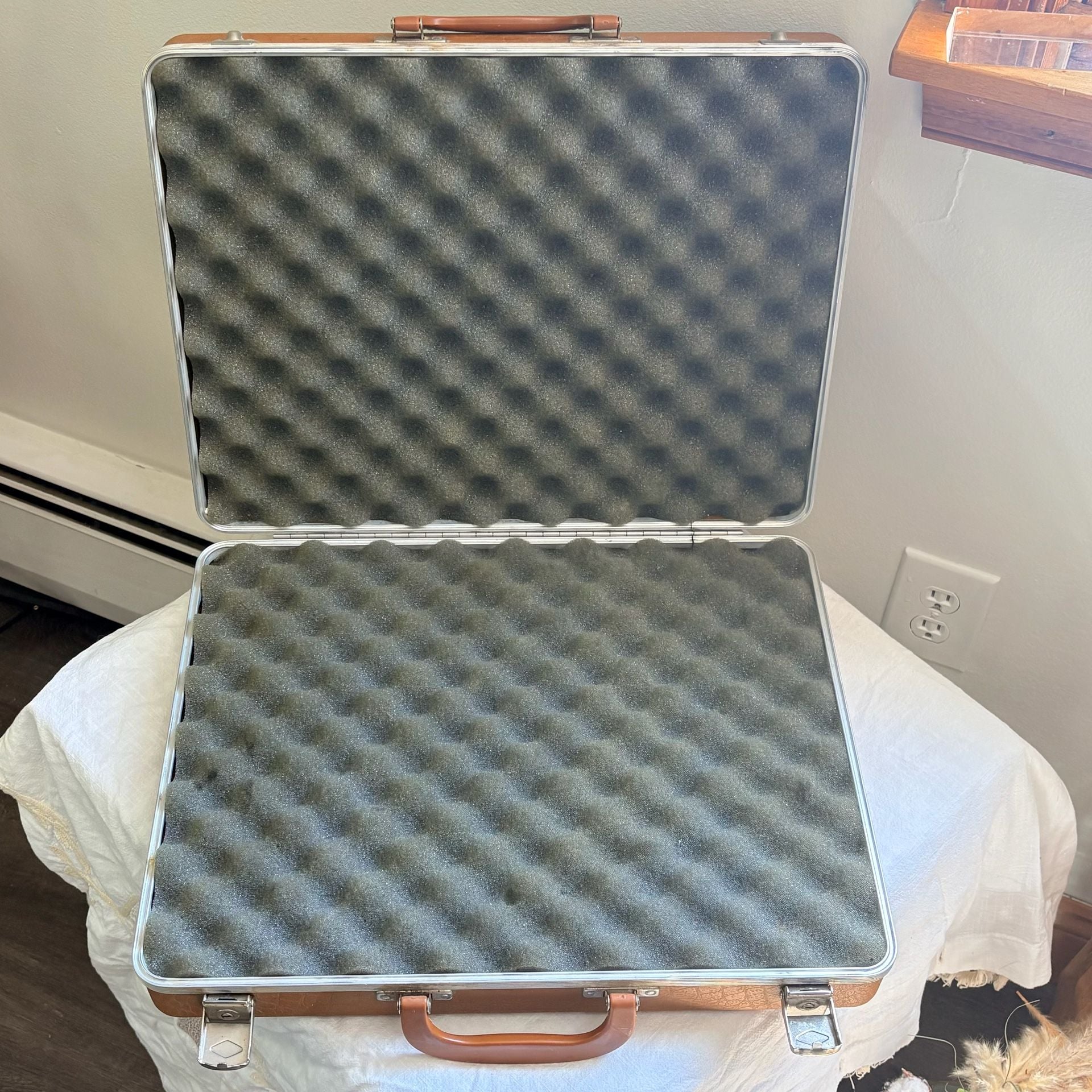 Vintage Gun Guard Hard Shell Protective Case with Foam Interior 10