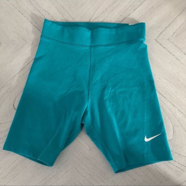 Nike Tight Fit High Rise 8" Length Bike Shorts Size M