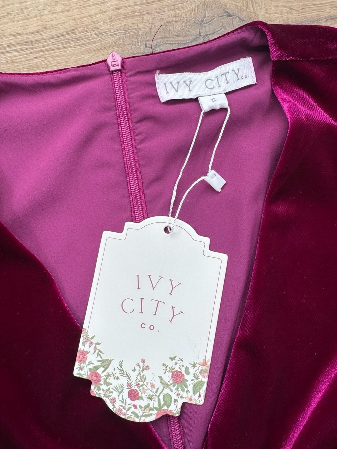 Ivy City Co Juliet Ruched Velvet Dress in Magenta
Size S NWT 12
