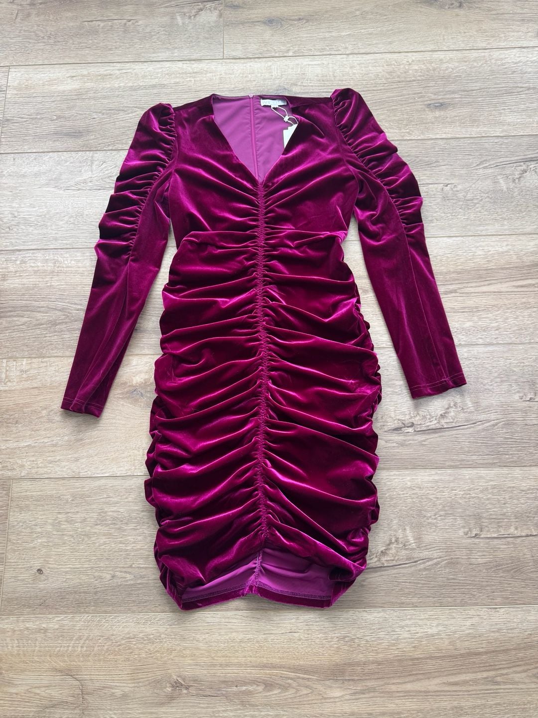 Ivy City Co Juliet Ruched Velvet Dress in Magenta
Size S NWT 4