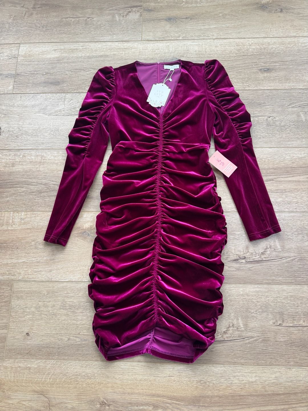 Ivy City Co Juliet Ruched Velvet Dress in Magenta
Size S NWT 5