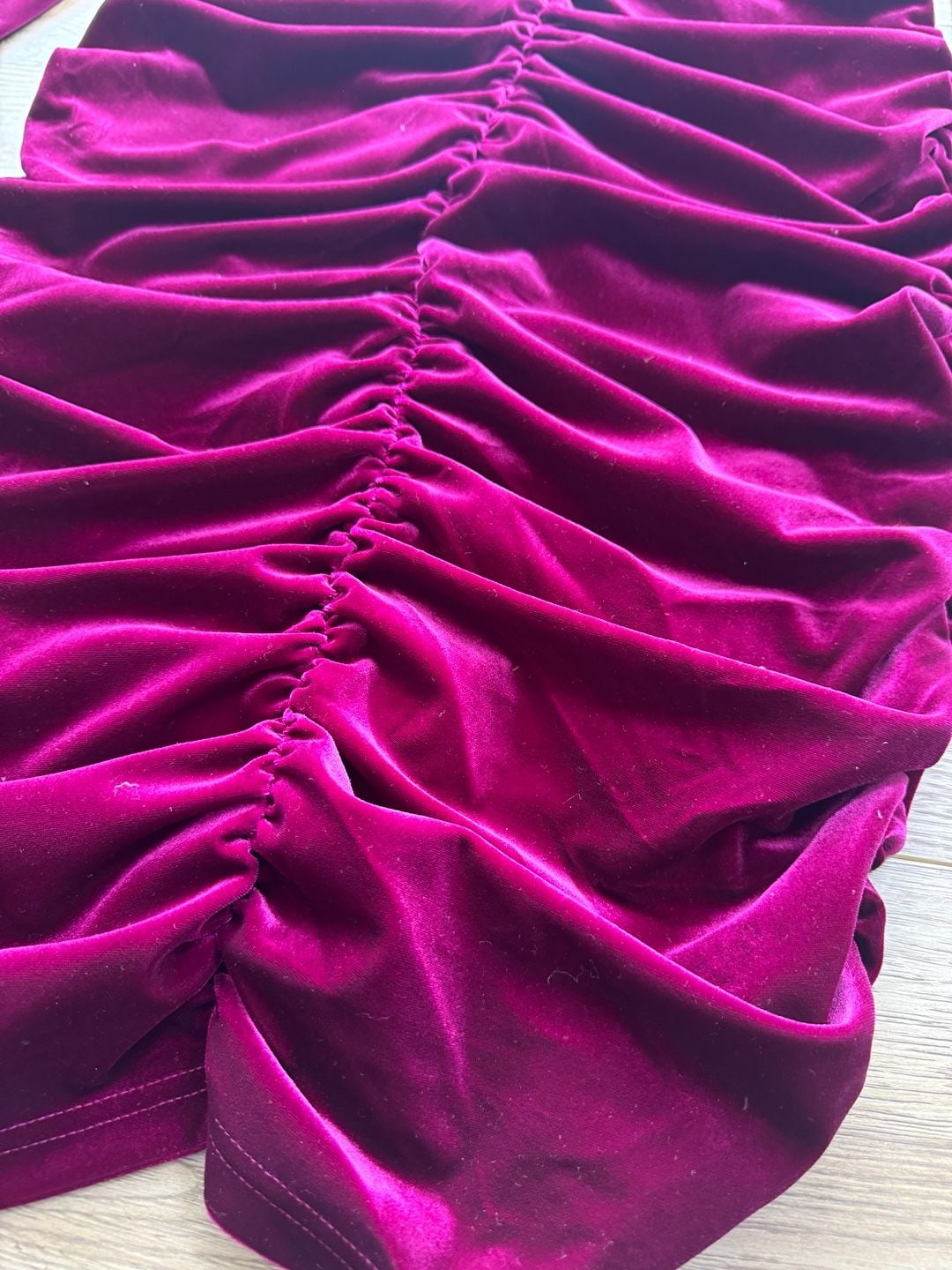 Ivy City Co Juliet Ruched Velvet Dress in Magenta
Size S NWT 10