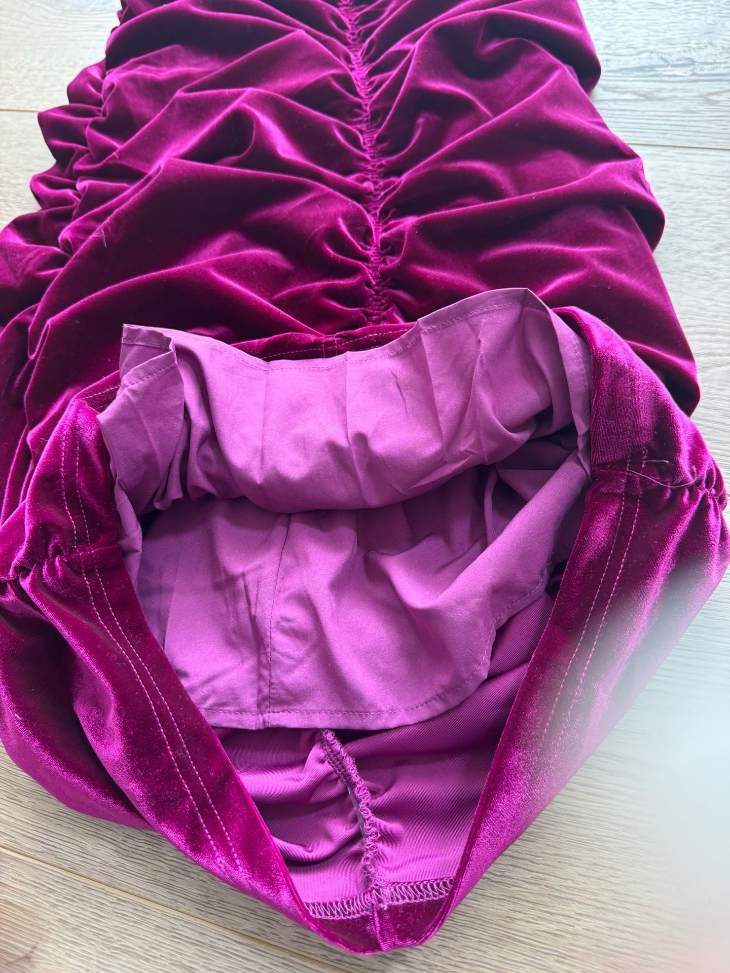 Ivy City Co Juliet Ruched Velvet Dress in Magenta
Size S NWT 11