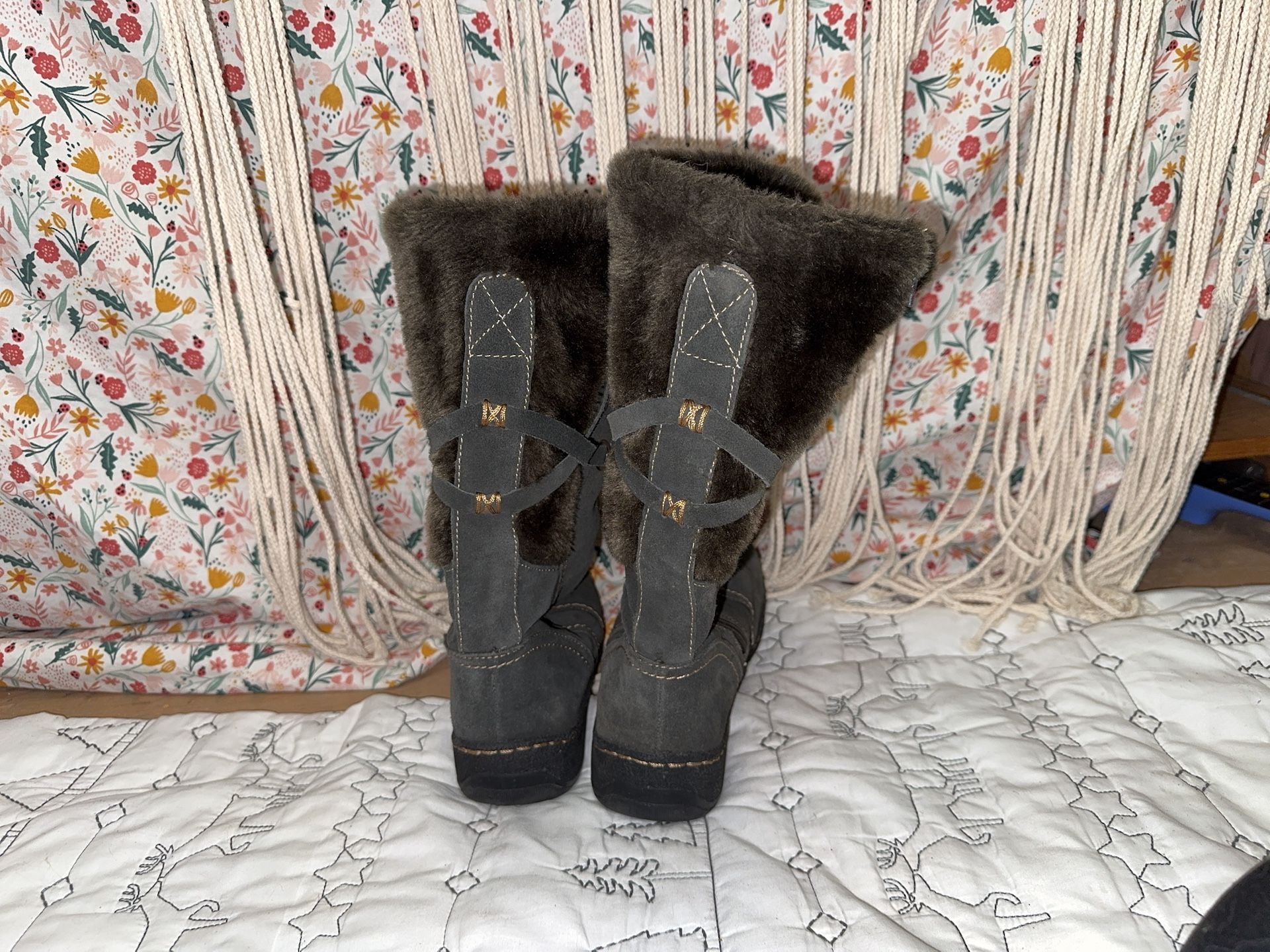Bass Denver Faux Shearling Lined Suede Boots Size 8M 6
