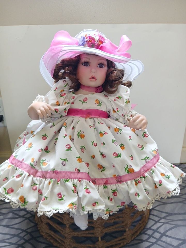 2001 Ashton-Drake Galleries Porcelain Doll #3620 of 6000 1