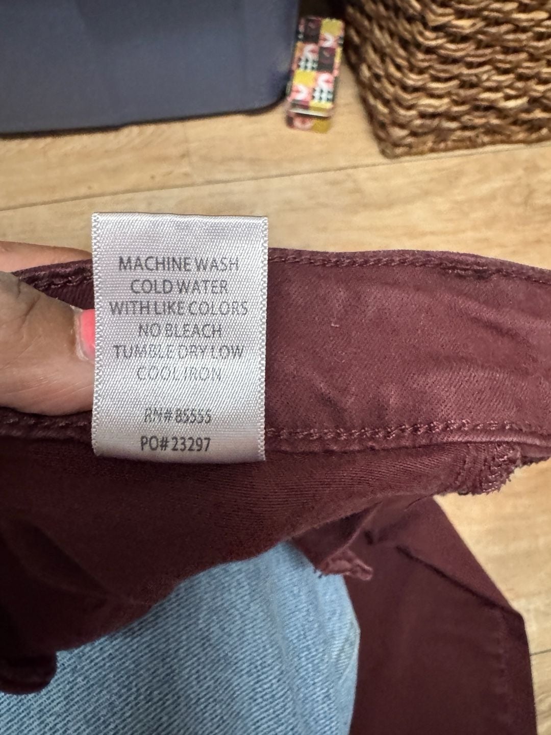 Minimalist, classic style, chic Pistola Burgundy Skinny Jeans Sz 29 7