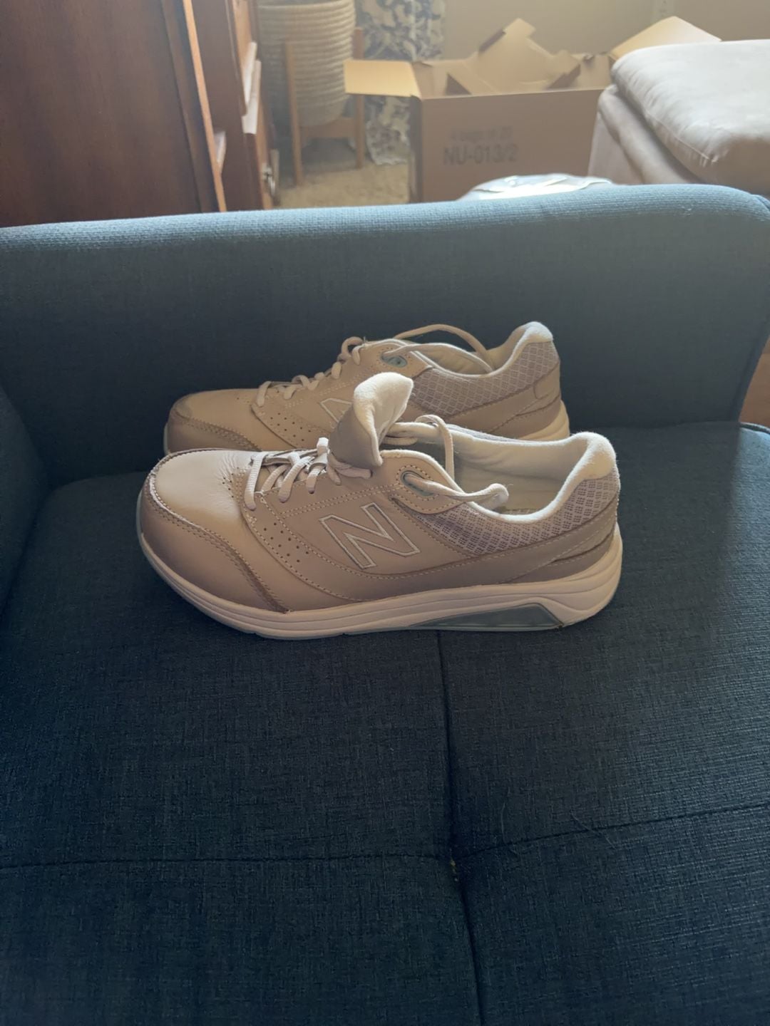 New Balance 877 Walking Shoes Women's Size 9 US 2
