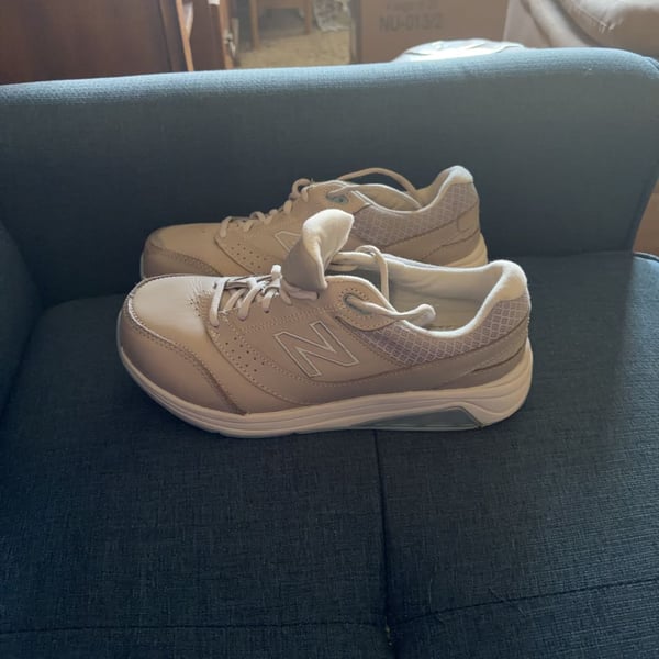 New Balance 877 Walking Shoes Women's Size 9 US
