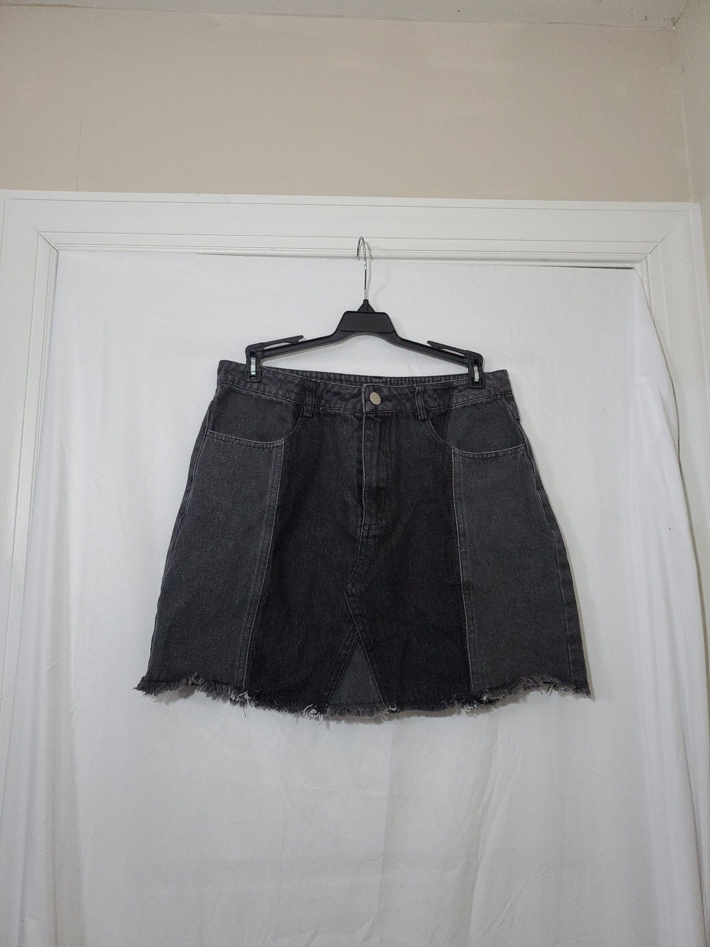 Altar'd State Two-Tone Black Denim Raw Hem Mini Skirt Size M 2