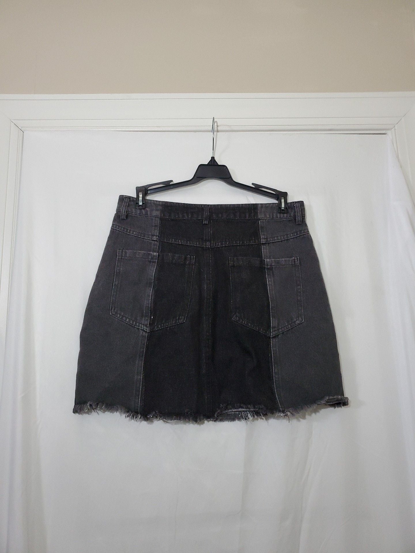 Altar'd State Two-Tone Black Denim Raw Hem Mini Skirt Size M 3