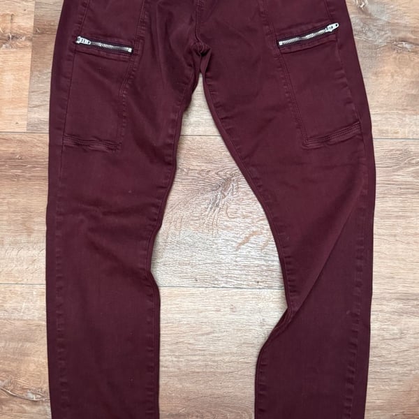 Minimalist, classic style, chic Pistola Burgundy Skinny Jeans Sz 29
