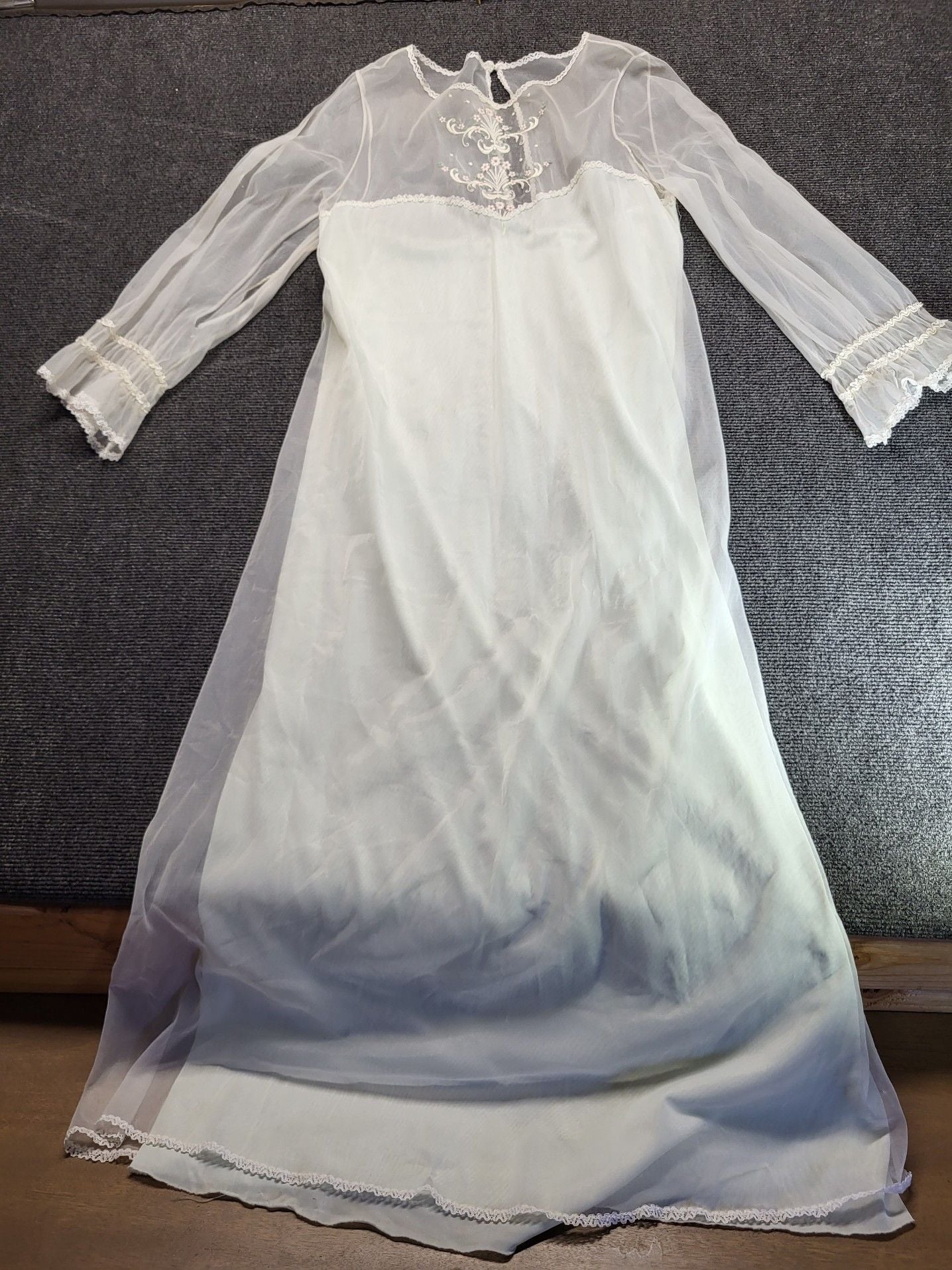 Vintage White Lace Bridal Robe 1