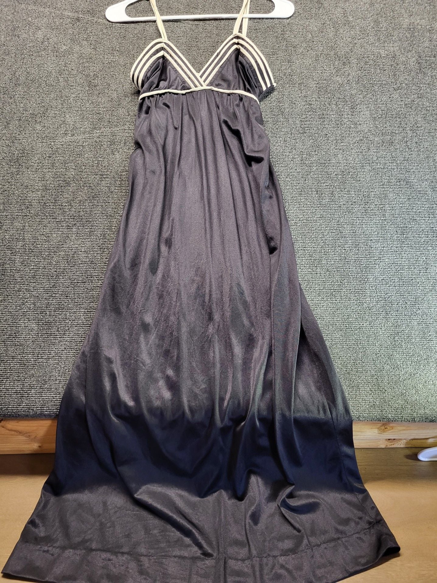 Vintage Undercover Wear Slinky Black Nightdress. Size Small 1